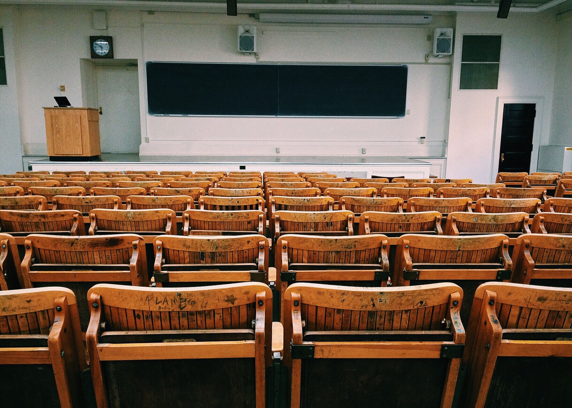 aula universitaria vuota