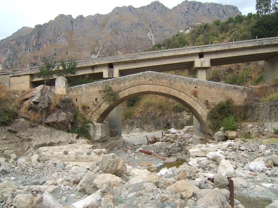 Ponte Nuovo nel territorio di Alcara Li Fusi