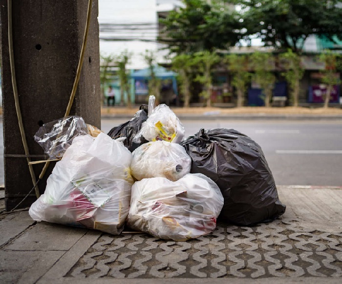 Rifiuti abbandonati sulle strade