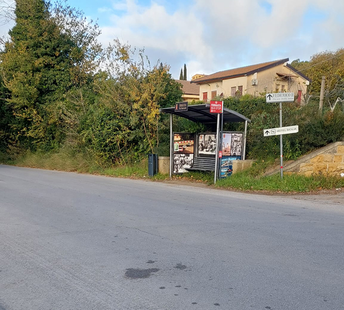 fermata autobus pergusa senza strisce