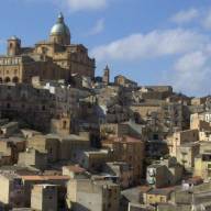 Piazza Armerina (EN) - La solidarietà del Vescovo ai lavoratori feriti a Pergusa