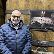 Antonio Raciti vince il concorso fotografico “Vite, tra Vino e Vulcano” con lo scatto “Danza antica”